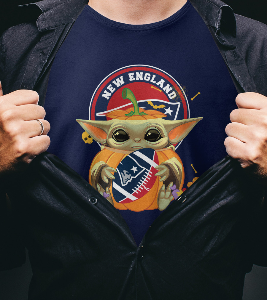 Halloween Pumpkin Baby Yoda Holding New England Patriots Football T-Shirt