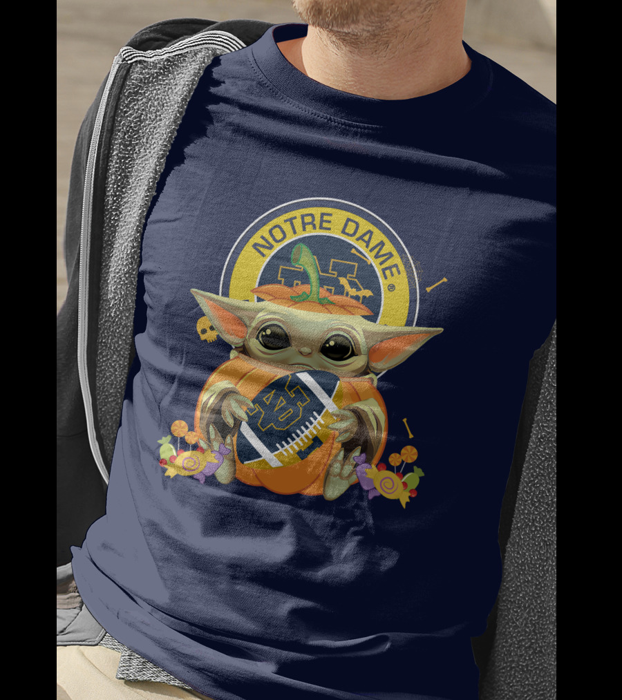 Notre Dame Fighting Irish Baby Yoda Halloween Pumpkin Hug T-Shirt