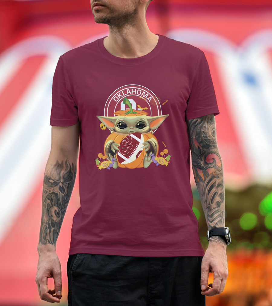 Halloween Pumpkin Baby Yoda Hug Oklahoma Sooners Football T-Shirt