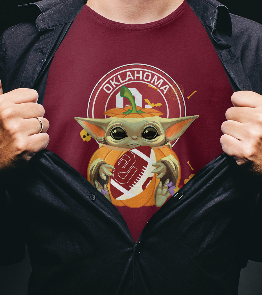 Halloween Pumpkin Baby Yoda Hug Oklahoma Sooners Football T-Shirt