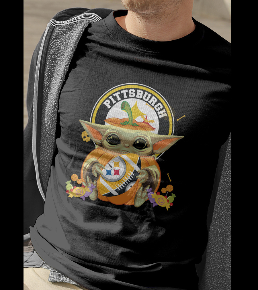 Halloween Pumpkin Baby Yoda Hug Pittsburgh Steelers T-Shirt