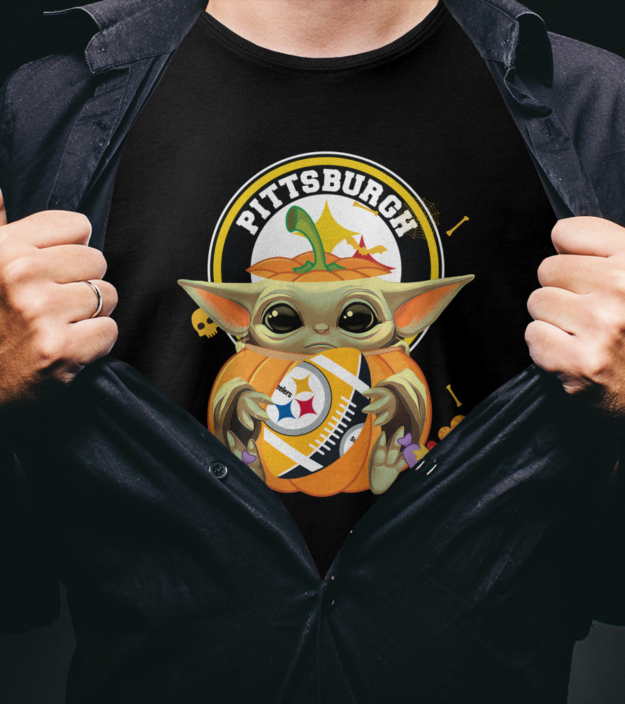Halloween Pumpkin Baby Yoda Hug Pittsburgh Steelers T-Shirt