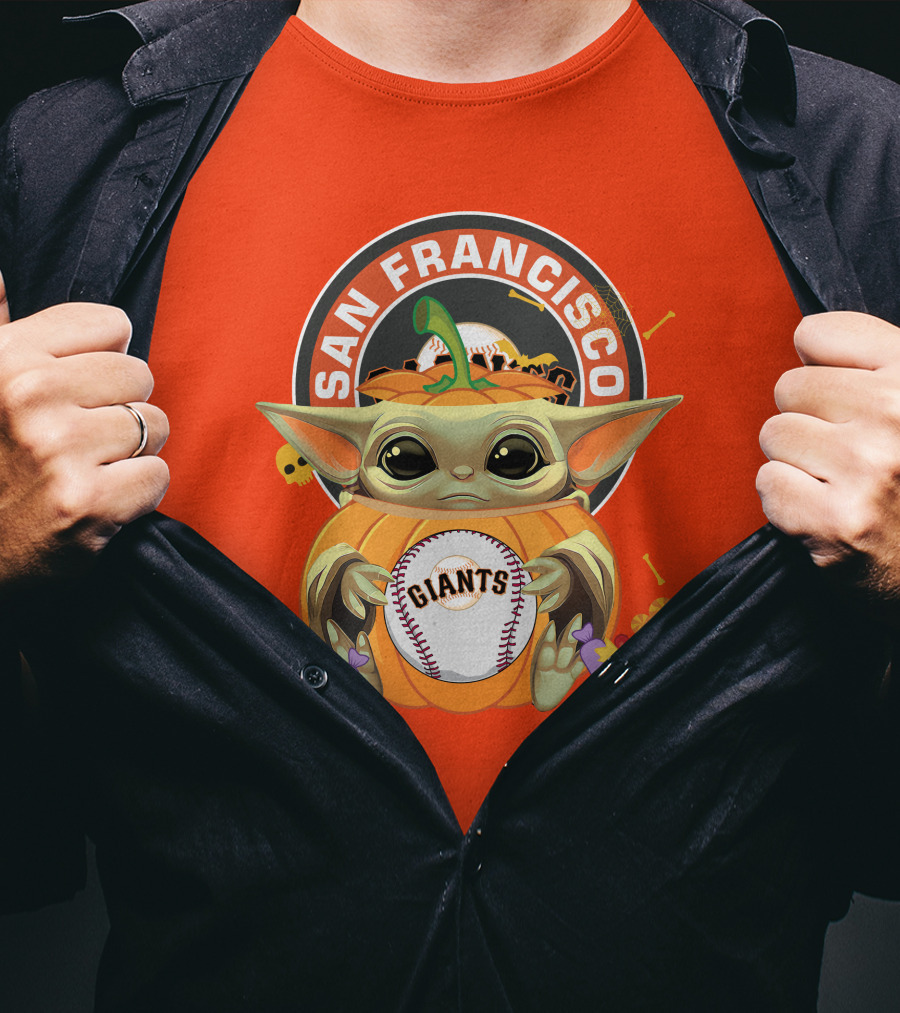 San Francisco Giants Halloween Baby Yoda Pumpkin Hug Baseball T-Shirt