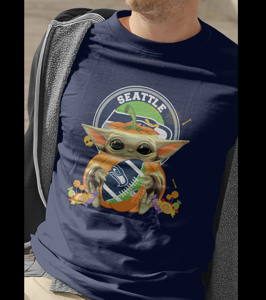 Seattle Seahawks Halloween Pumpkin Baby Yoda Hug T-Shirt