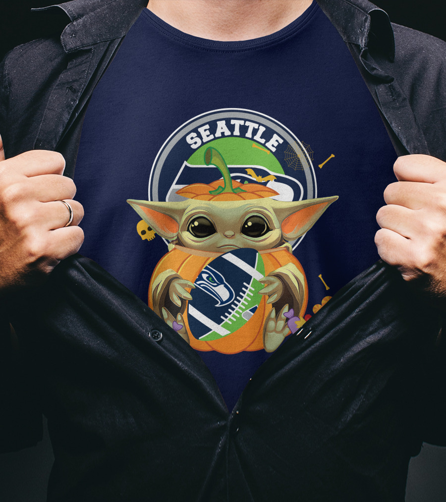 Seattle Seahawks Halloween Pumpkin Baby Yoda Hug T-Shirt
