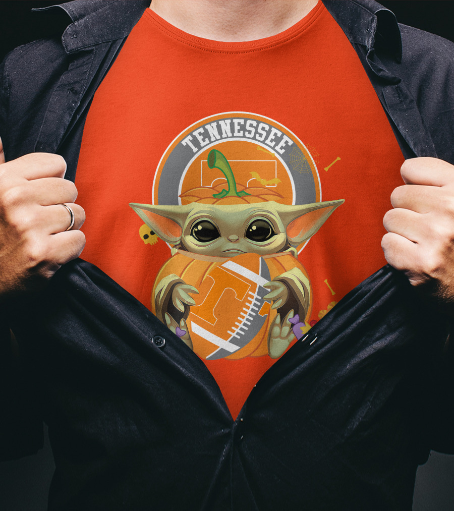 Tennessee Volunteers Halloween Pumpkin Baby Yoda Hug Football T-Shirt