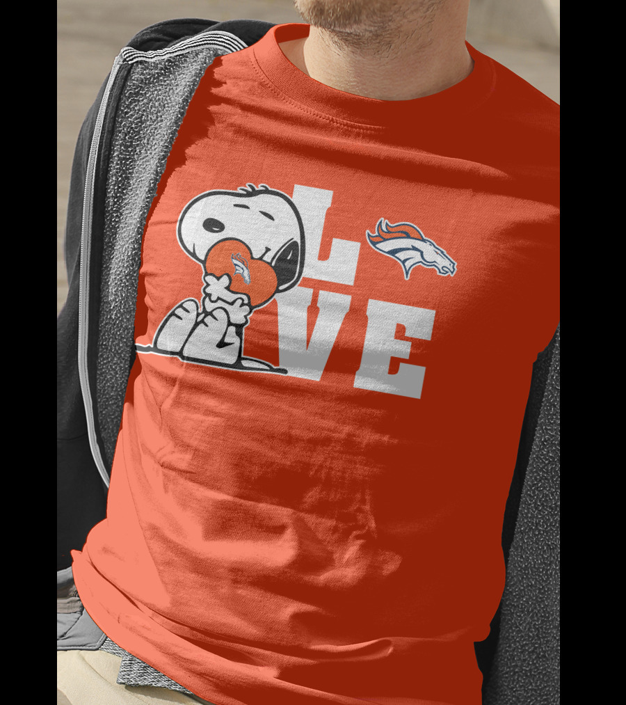 Snoopy Hugging Heart Denver Broncos Love T-Shirt