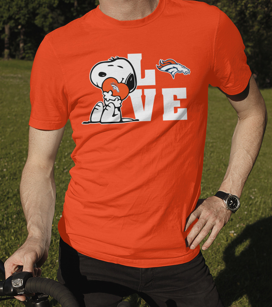 Snoopy Hugging Heart Denver Broncos Love T-Shirt