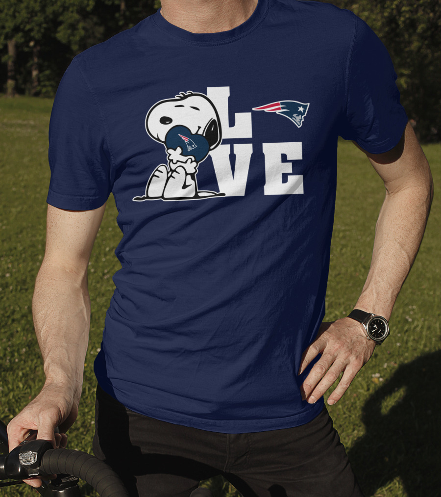 Snoopy Hugging New England Patriots Love T-Shirt