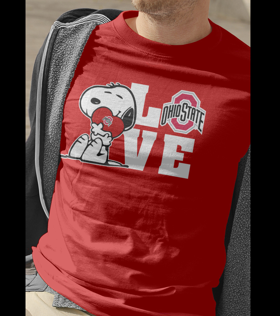 Snoopy Ohio State Buckeyes Love Peanuts Character Holding Heart With Buckeyes T-Shirt
