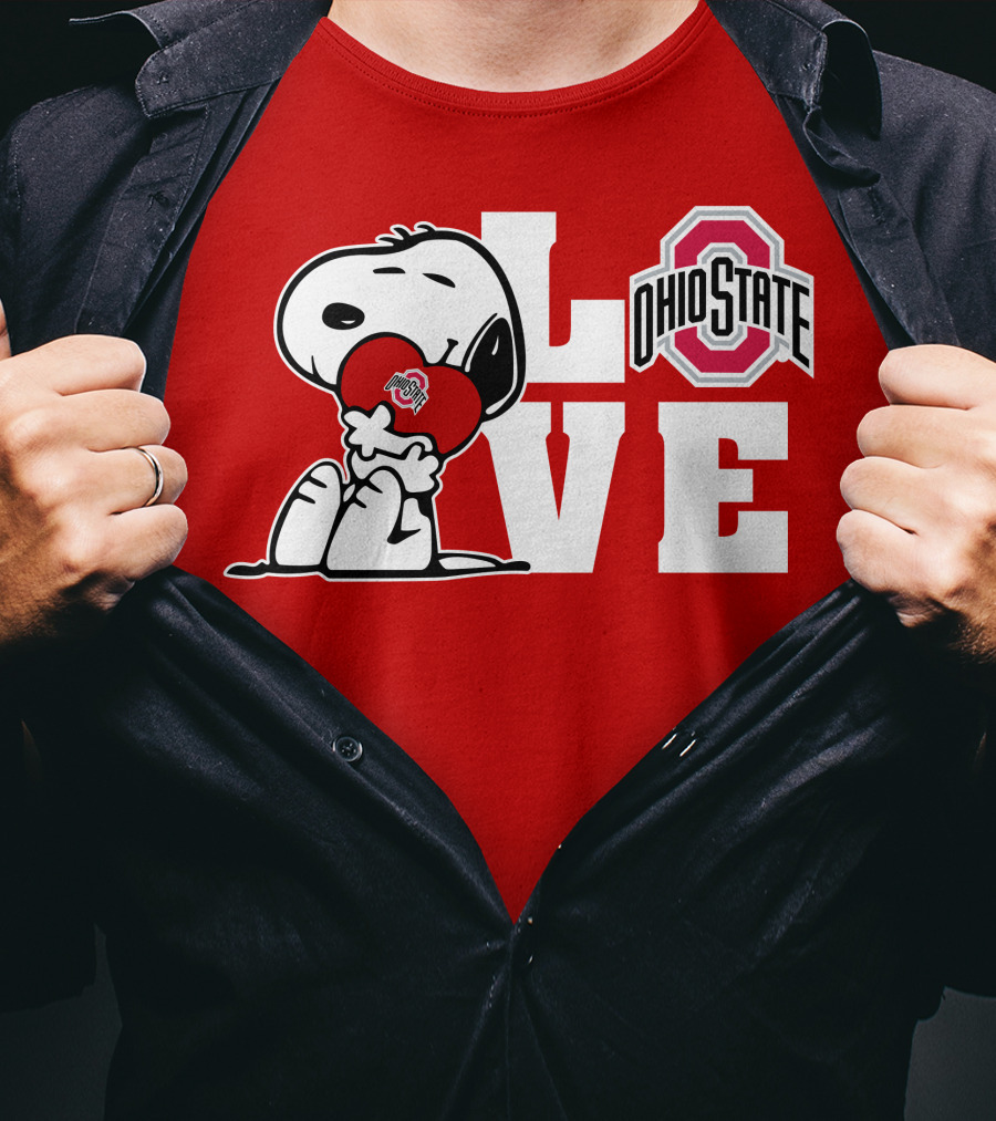 Snoopy Ohio State Buckeyes Love Peanuts Character Holding Heart With Buckeyes T-Shirt