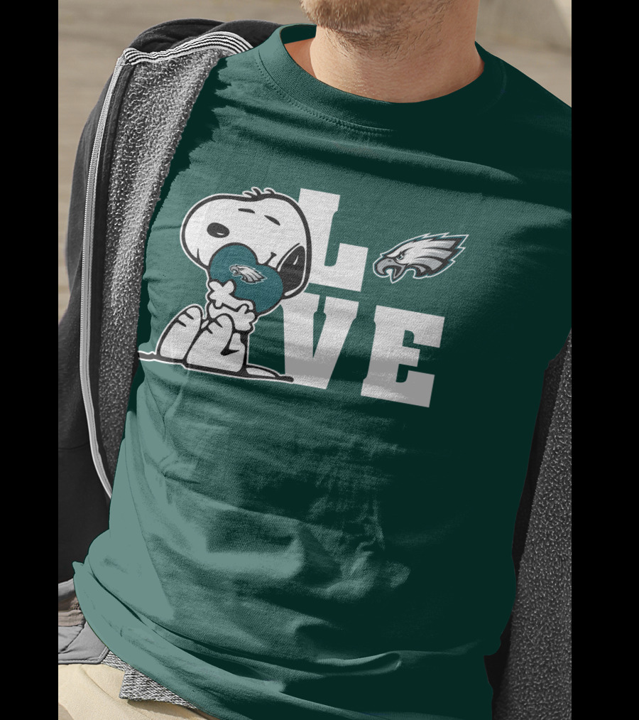 Snoopy Love Philadelphia Eagles Emblem Lve T-Shirt