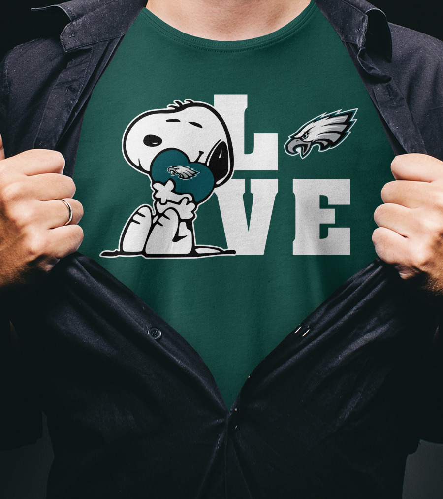 Snoopy Love Philadelphia Eagles Emblem Lve T-Shirt