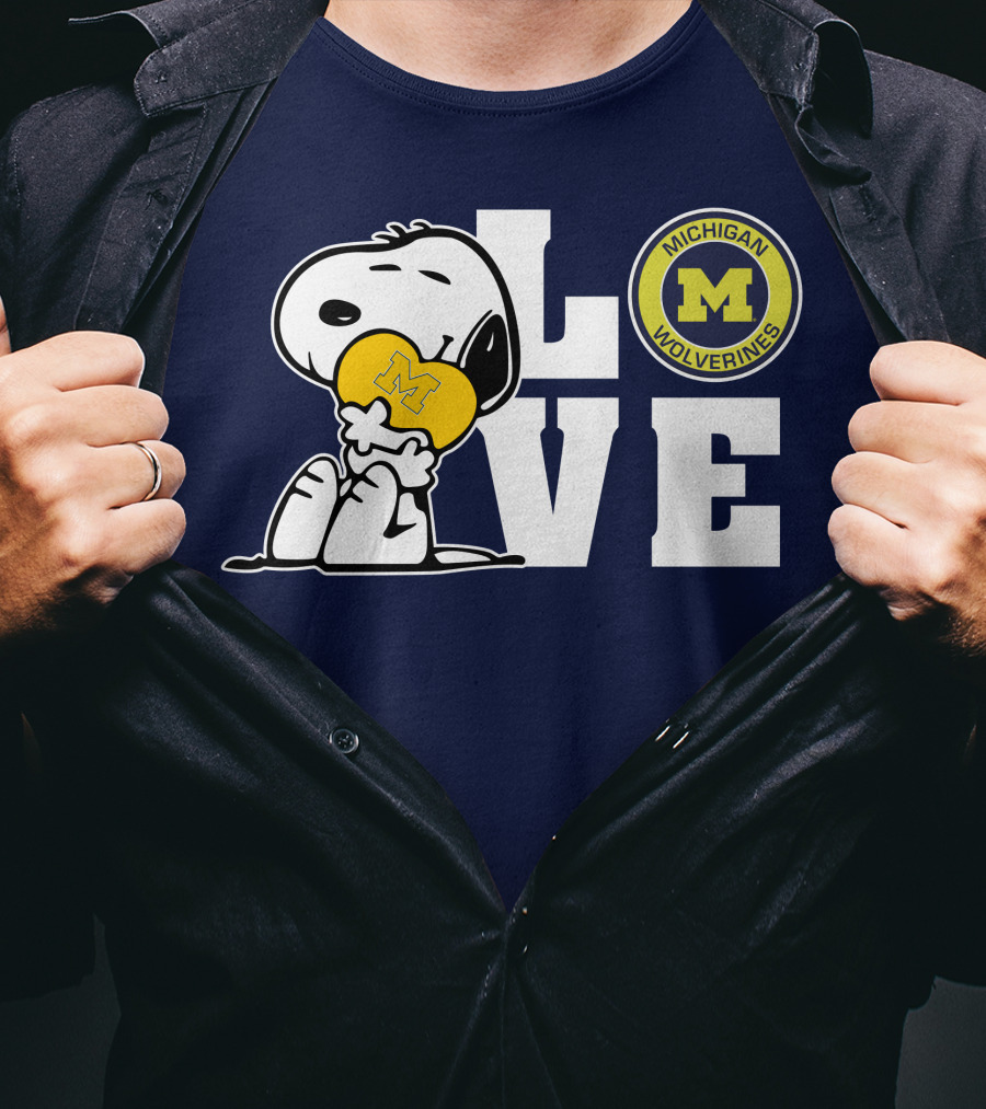 Snoopy Love Michigan Wolverines Peanuts Football T-Shirt