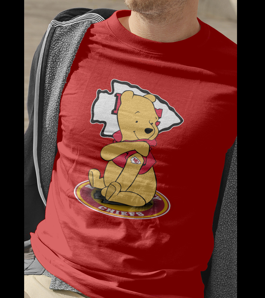 Kansas City Chiefs Winnie The Pooh Sitting On T-Shirt
