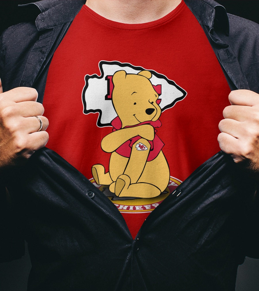 Kansas City Chiefs Winnie The Pooh Sitting On T-Shirt