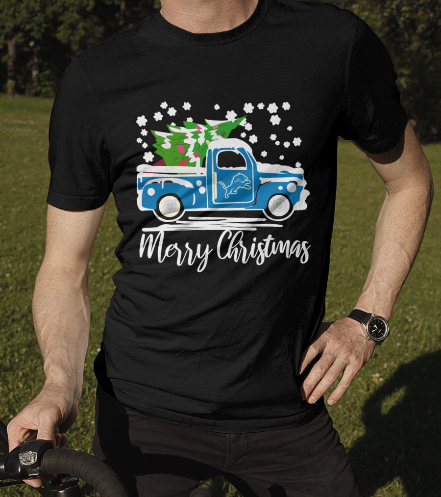Detroit Lions Vintage Car Merry Christmas Snowy Tree Scene T-Shirt