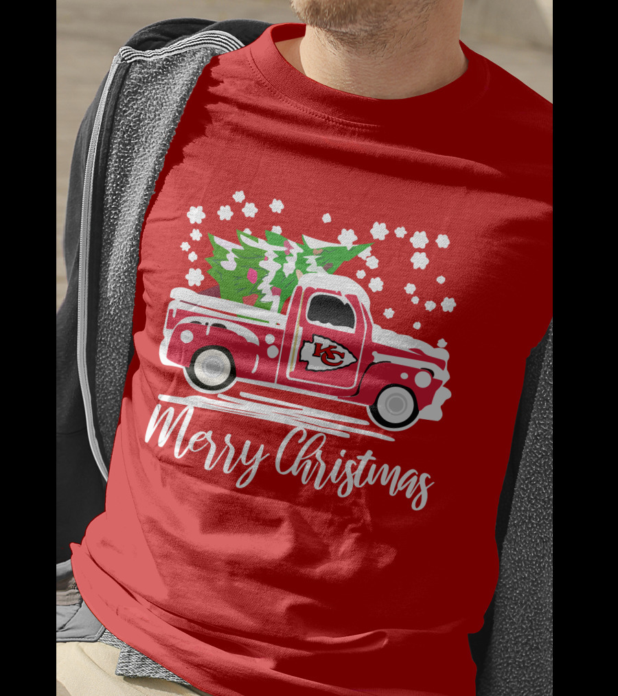 Kansas City Chiefs Vintage Truck Merry Christmas Snowflakes T-Shirt