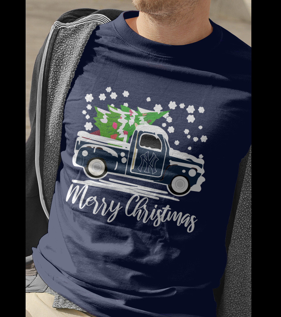 New York Yankees Vintage Truck Merry Christmas Snowflakes Tree T-Shirt