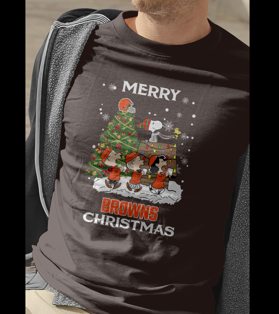 Merry Browns Christmas Peanuts Christmas Tree Celebration T-Shirt