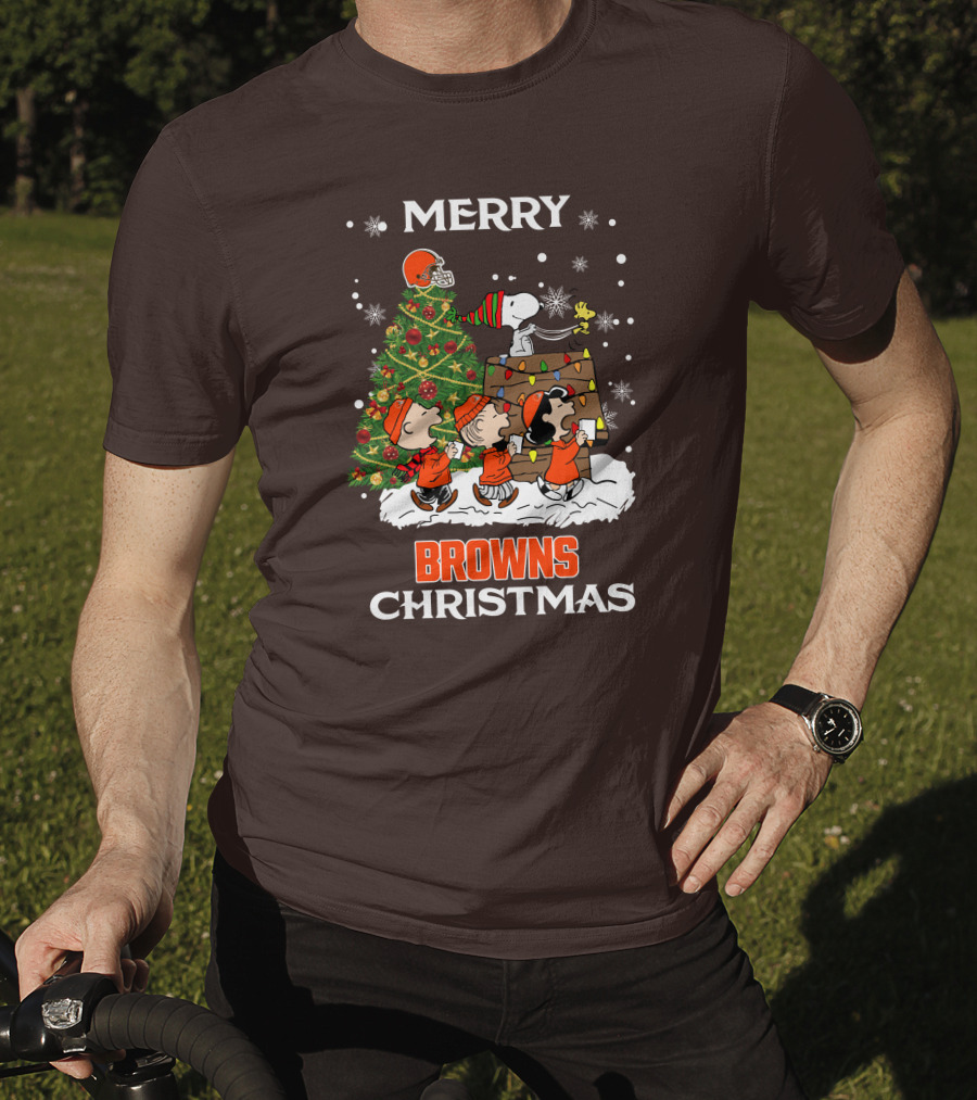 Merry Browns Christmas Peanuts Christmas Tree Celebration T-Shirt