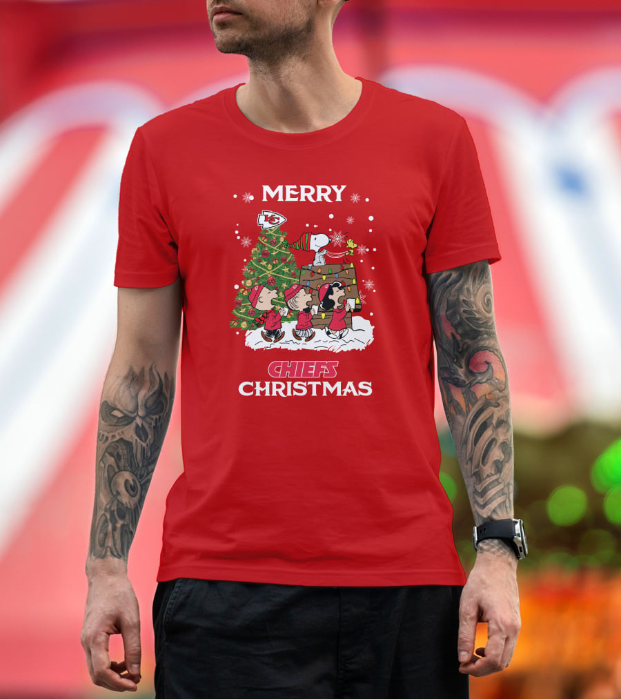Kansas City Chiefs Merry Christmas Peanuts Tree Celebration T-Shirt