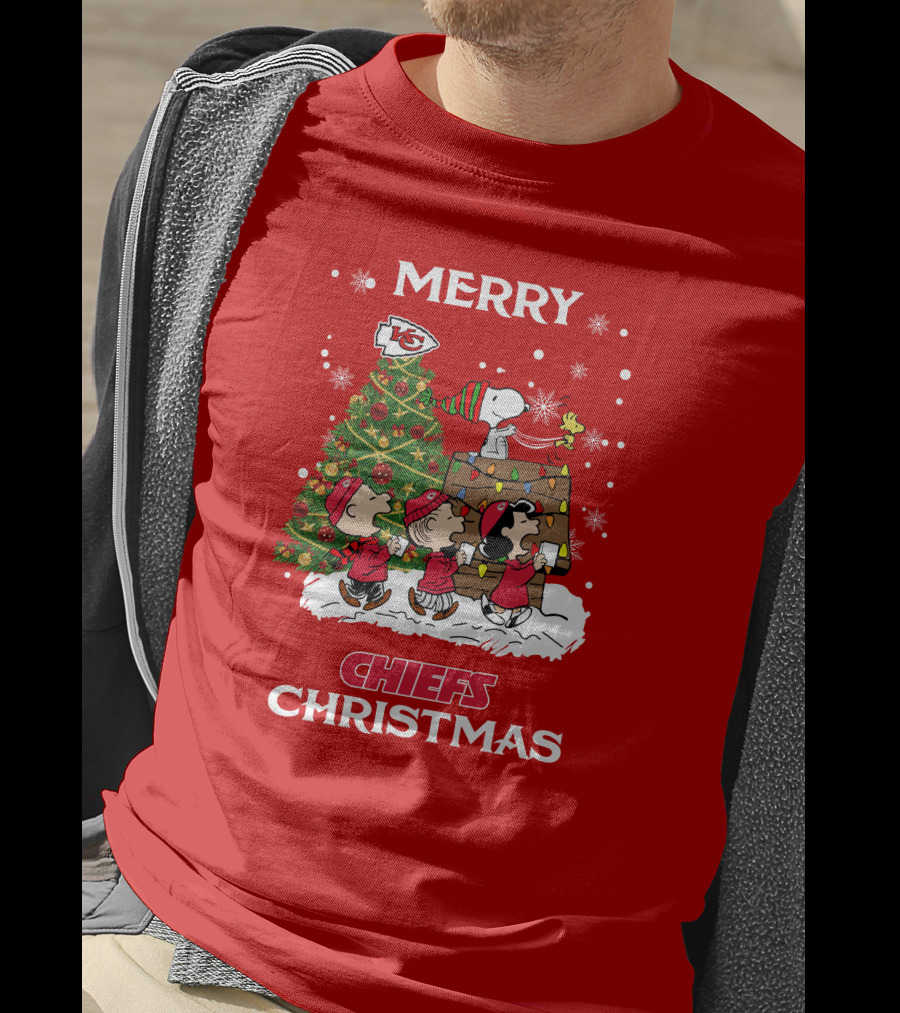 Kansas City Chiefs Merry Christmas Peanuts Tree Celebration T-Shirt