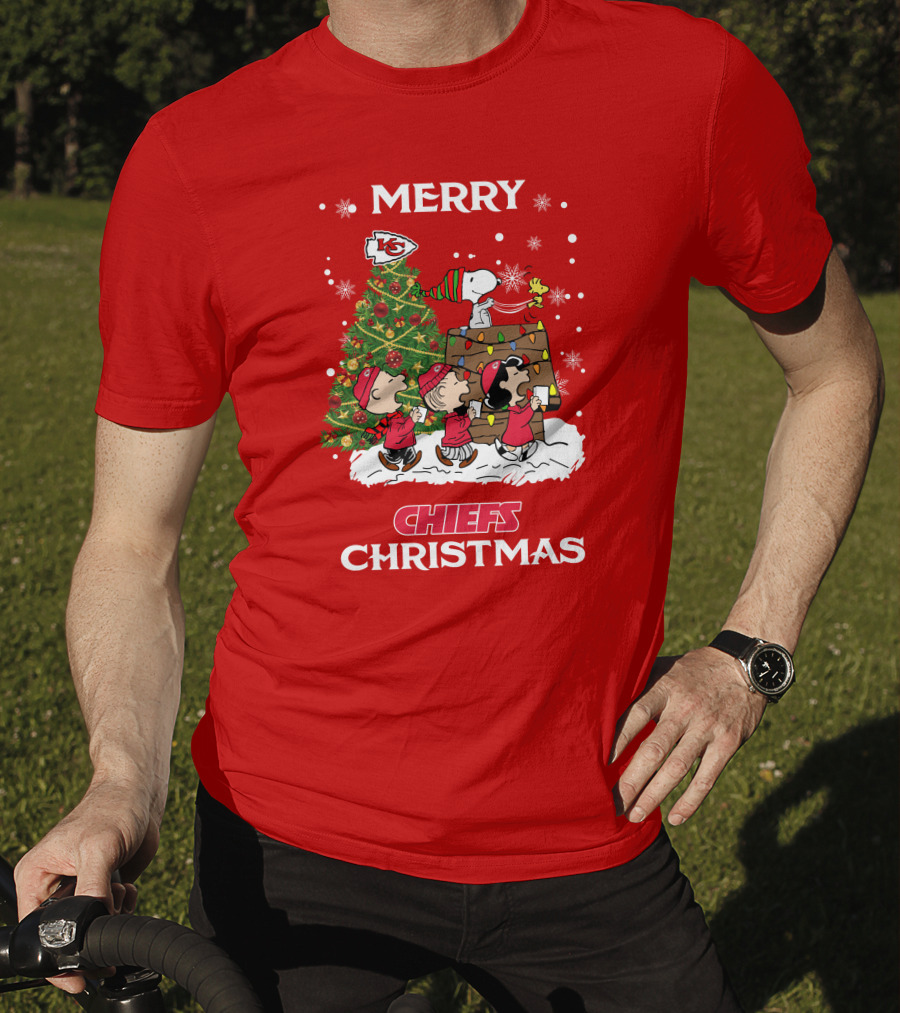 Kansas City Chiefs Merry Christmas Peanuts Tree Celebration T-Shirt
