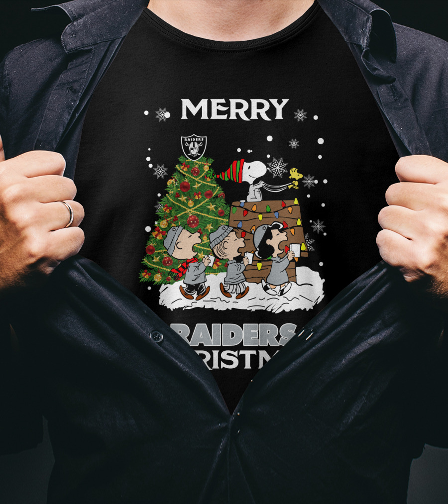 Merry Raiders Christmas Snoopy Peanuts Las Vegas Christmas Tree T-Shirt