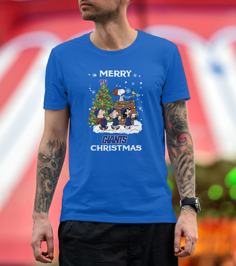 Merry New York Giants Christmas With Peanut Characters And Tree T-Shirt