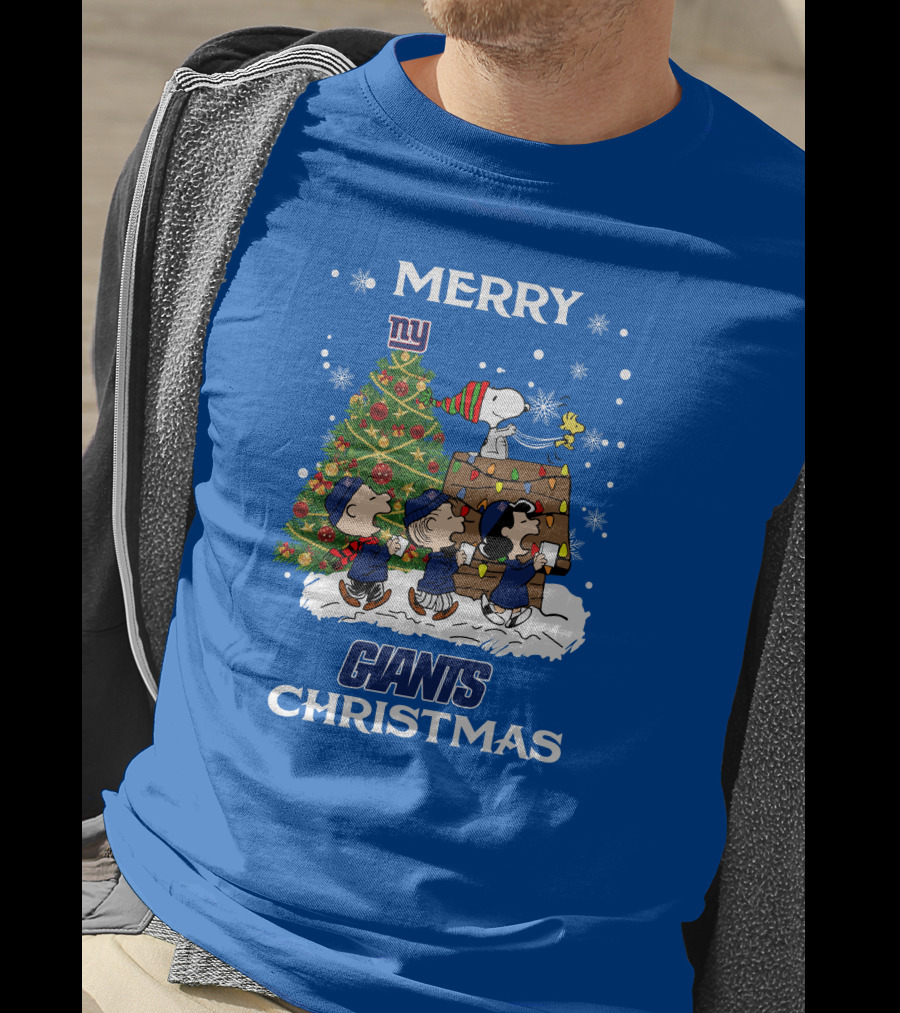 Merry New York Giants Christmas With Peanut Characters And Tree T-Shirt