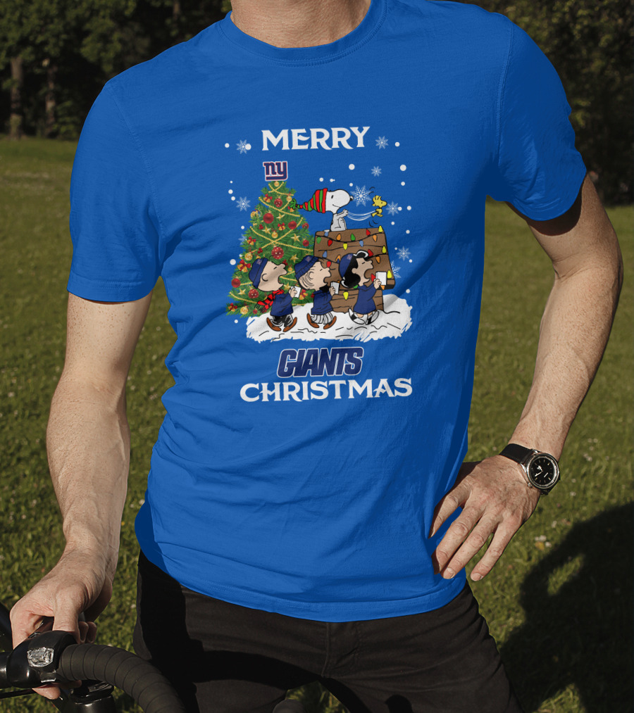 Merry New York Giants Christmas With Peanut Characters And Tree T-Shirt
