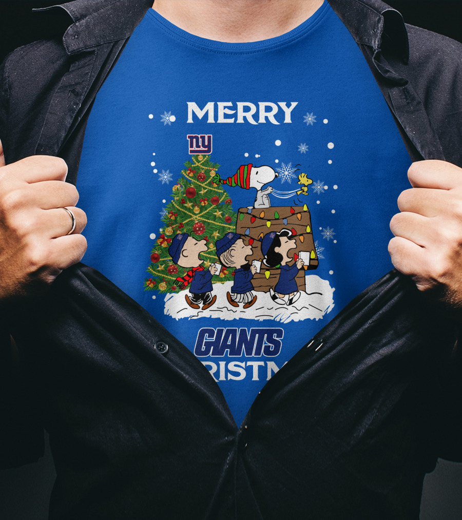 Merry New York Giants Christmas With Peanut Characters And Tree T-Shirt