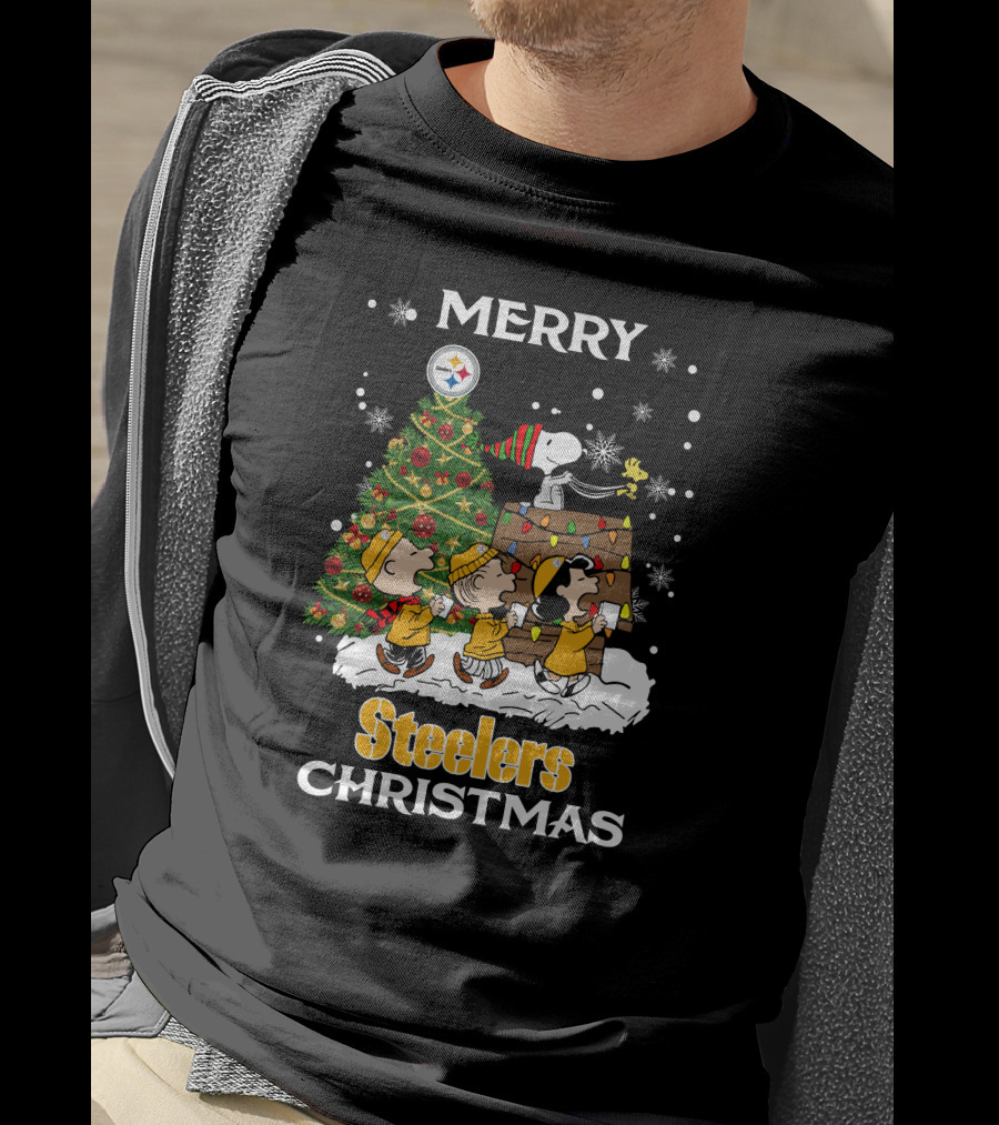 Merry Steelers Christmas Peanuts Tree Snoopy And Friends T-Shirt