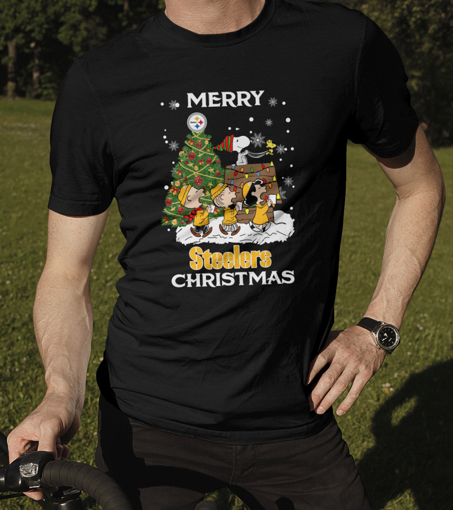 Merry Steelers Christmas Peanuts Tree Snoopy And Friends T-Shirt