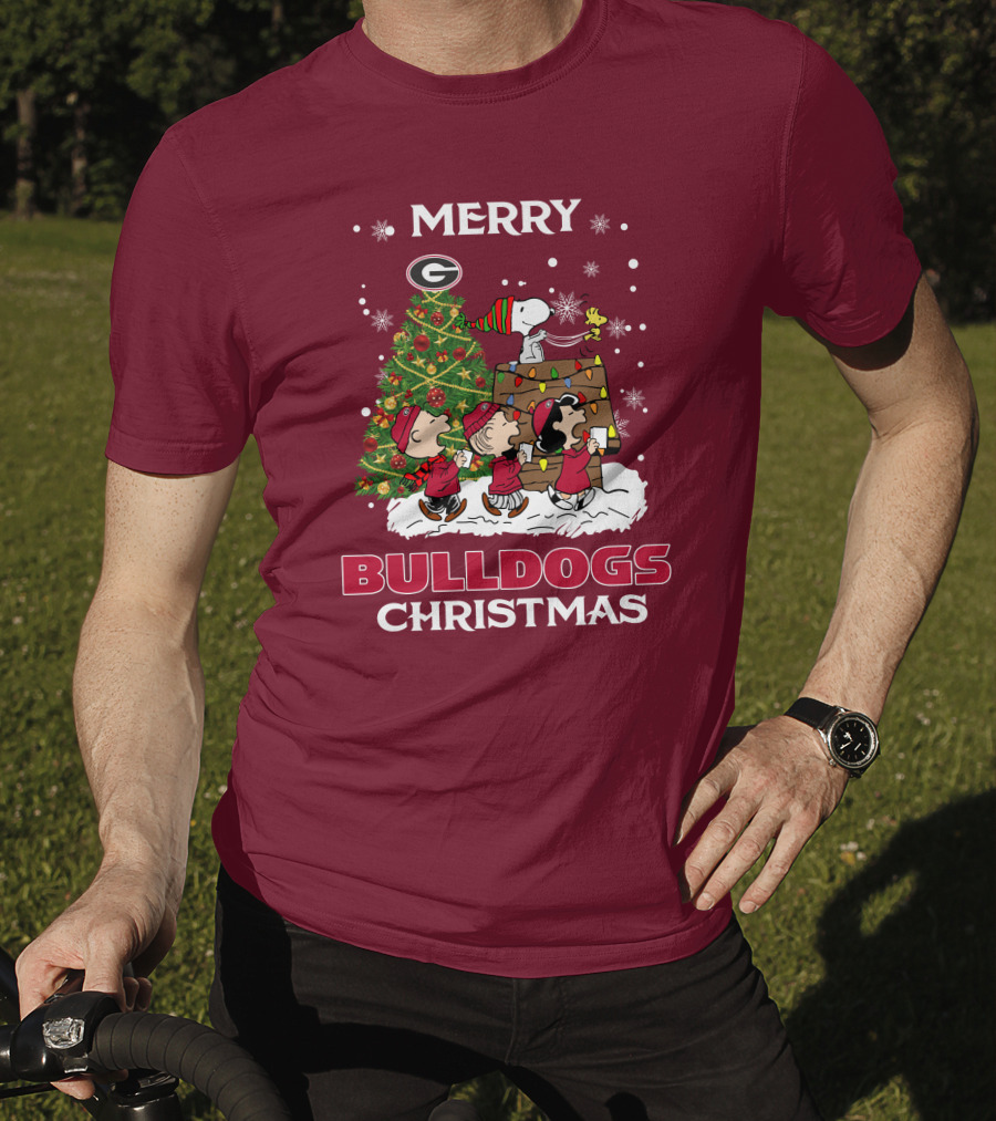 Merry Georgia Bulldogs Christmas Tree Peanuts Holiday Scene T-Shirt