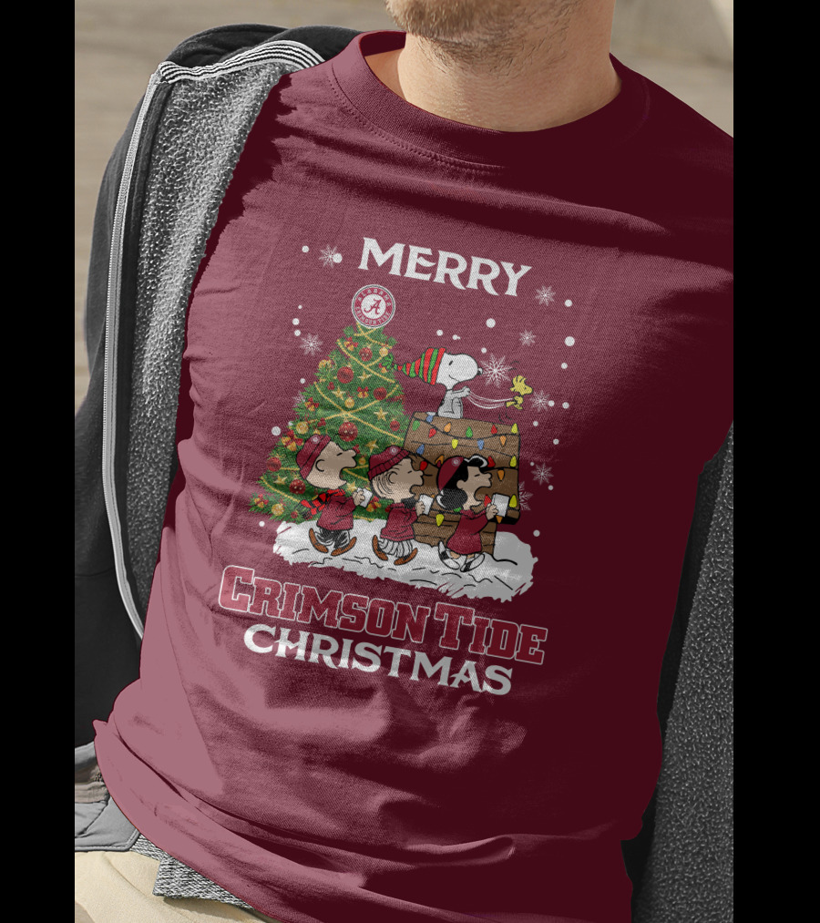 Merry Crimson Tide Christmas Peanuts Alabama Holiday Snowflakes T-Shirt