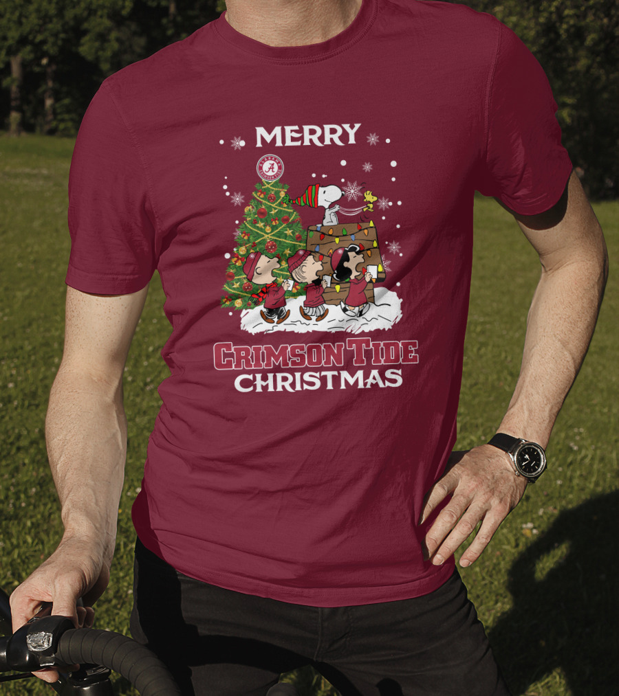 Merry Crimson Tide Christmas Peanuts Alabama Holiday Snowflakes T-Shirt