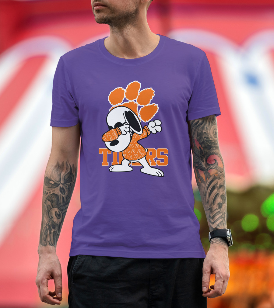 Snoopy Dabbing Clemson Tigers Paw Prints T-Shirt
