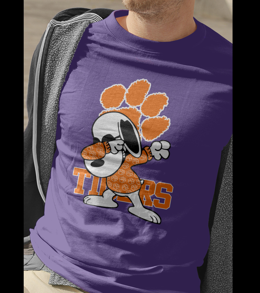 Snoopy Dabbing Clemson Tigers Paw Prints T-Shirt