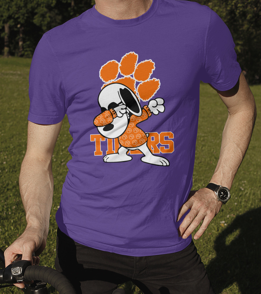 Snoopy Dabbing Clemson Tigers Paw Prints T-Shirt