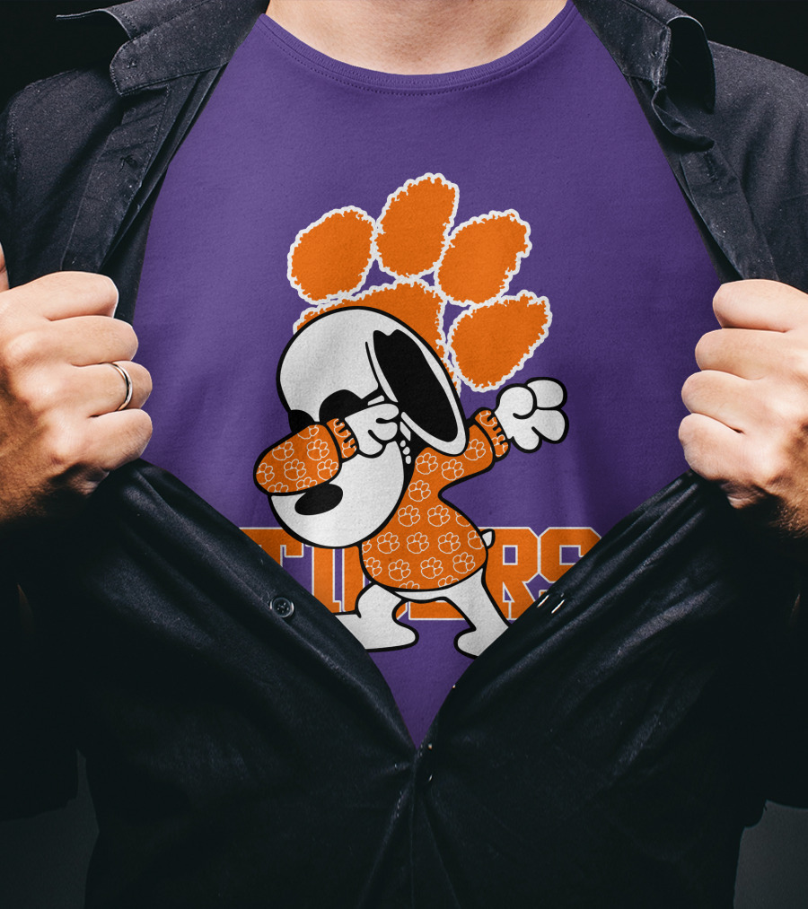 Snoopy Dabbing Clemson Tigers Paw Prints T-Shirt