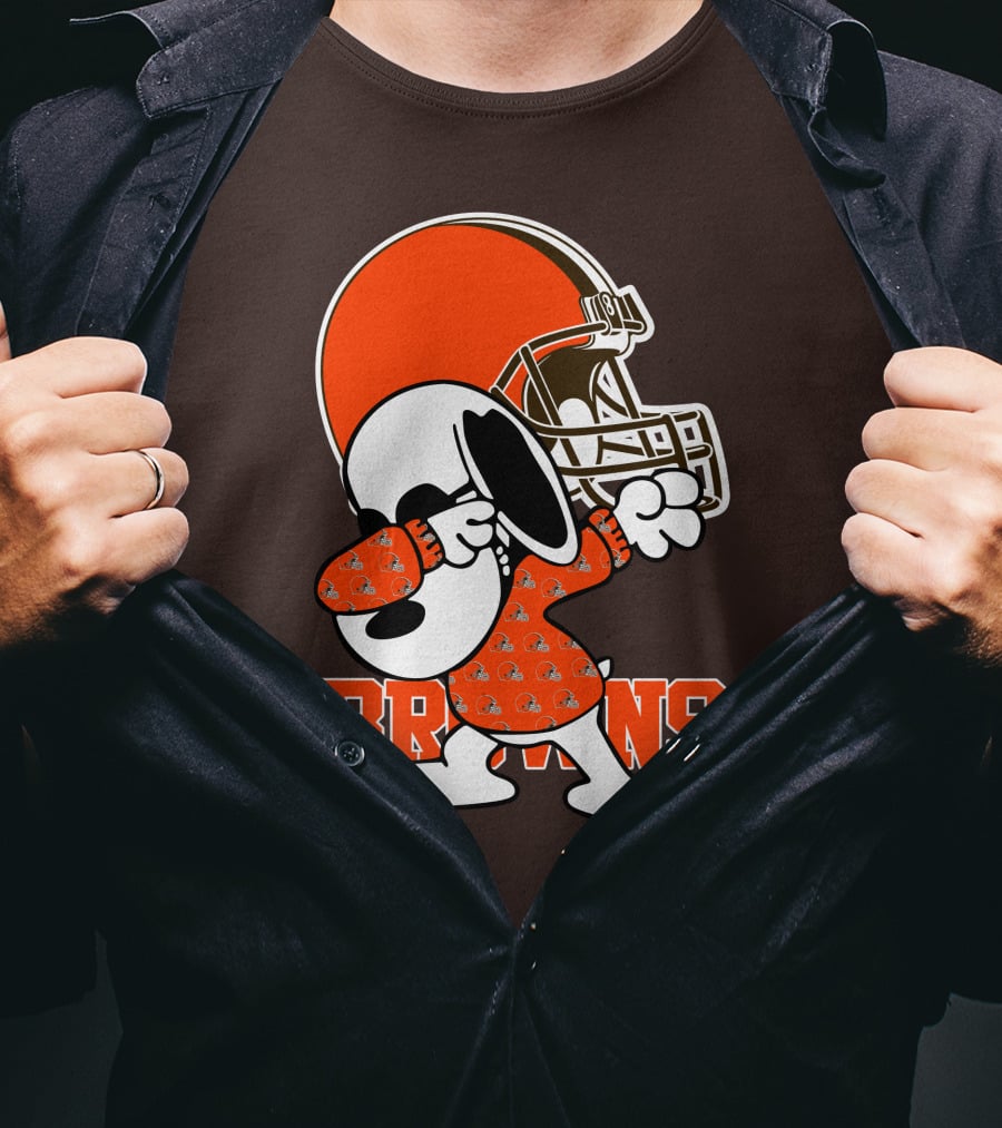 Cleveland Browns Snoopy Dabbing Football Helmet T-Shirt