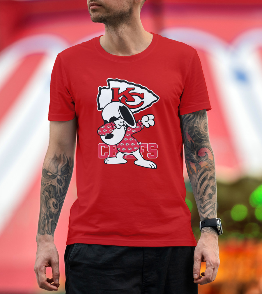 Kansas City Chiefs Snoopy KC Logo Dabbing Chiefs T-Shirt