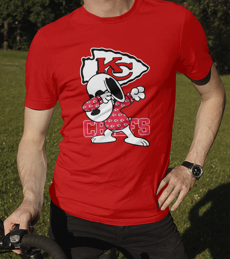 Kansas City Chiefs Snoopy KC Logo Dabbing Chiefs T-Shirt
