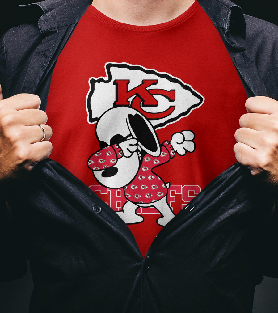 Kansas City Chiefs Snoopy KC Logo Dabbing Chiefs T-Shirt