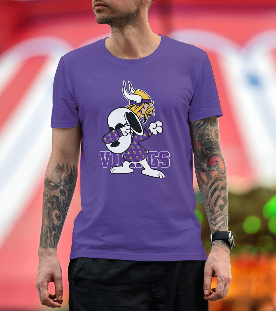 Minnesota Vikings Snoopy Dabbing Peanuts Football Fandom T-Shirt