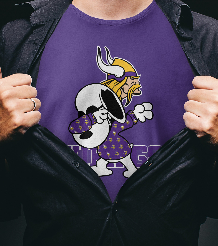 Minnesota Vikings Snoopy Dabbing Peanuts Football Fandom T-Shirt