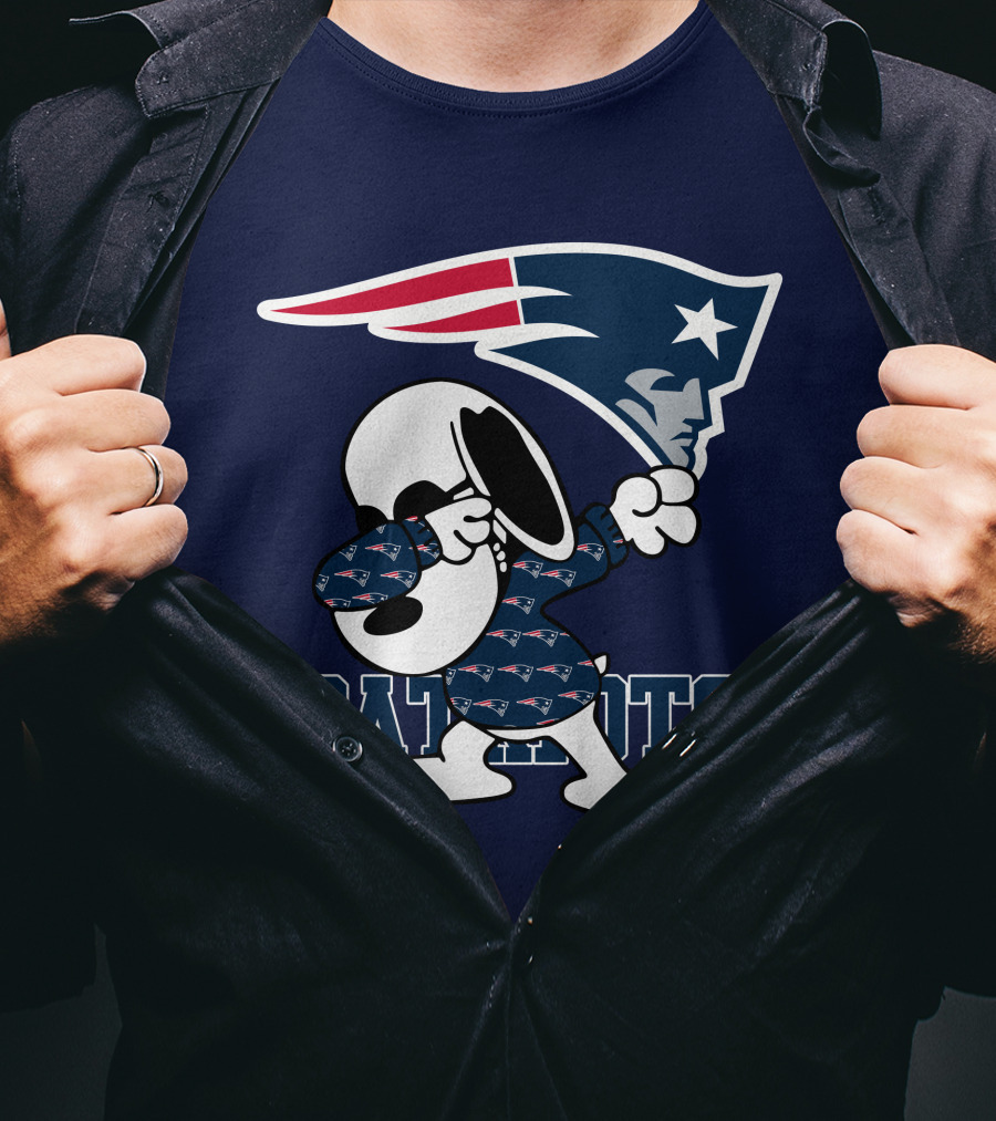New England Patriots Snoopy Dabbing Patriots T-Shirt