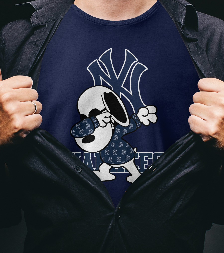 Snoopy Dabbing New York Yankees Logo Yankees T-Shirt